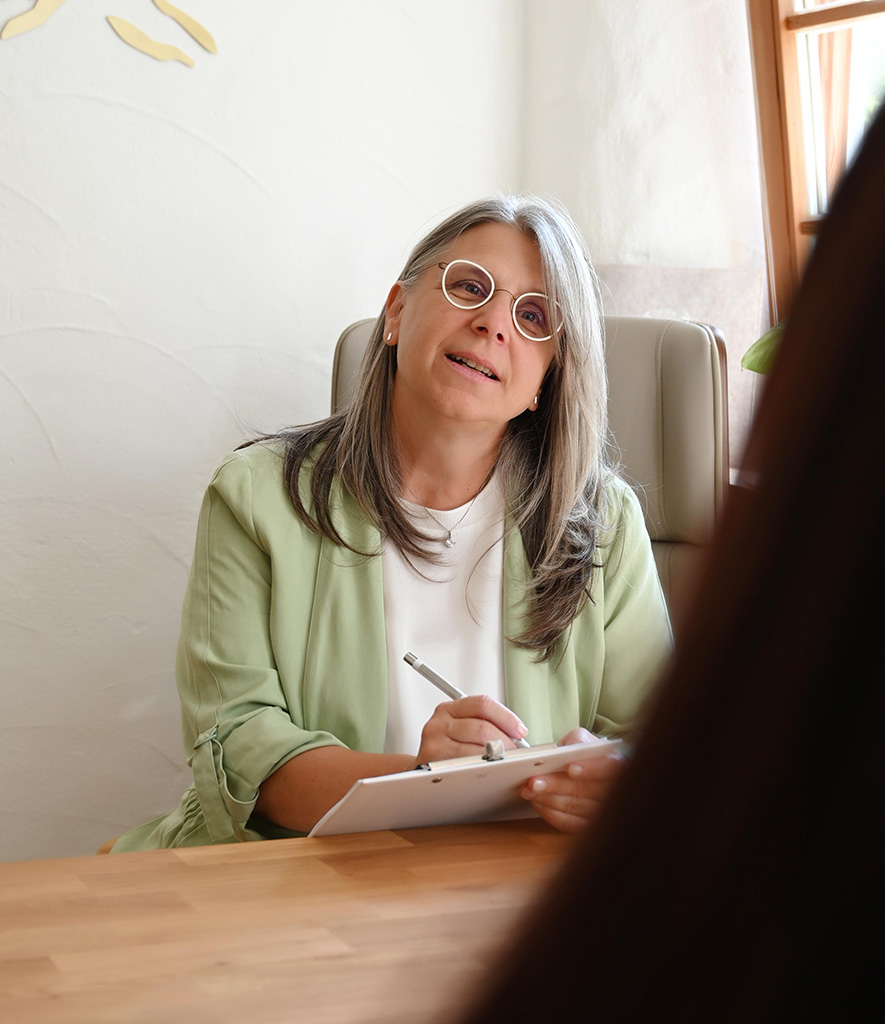 Psychologin-tanja-suvak-ueber-mich-neu-portrait-885x1024